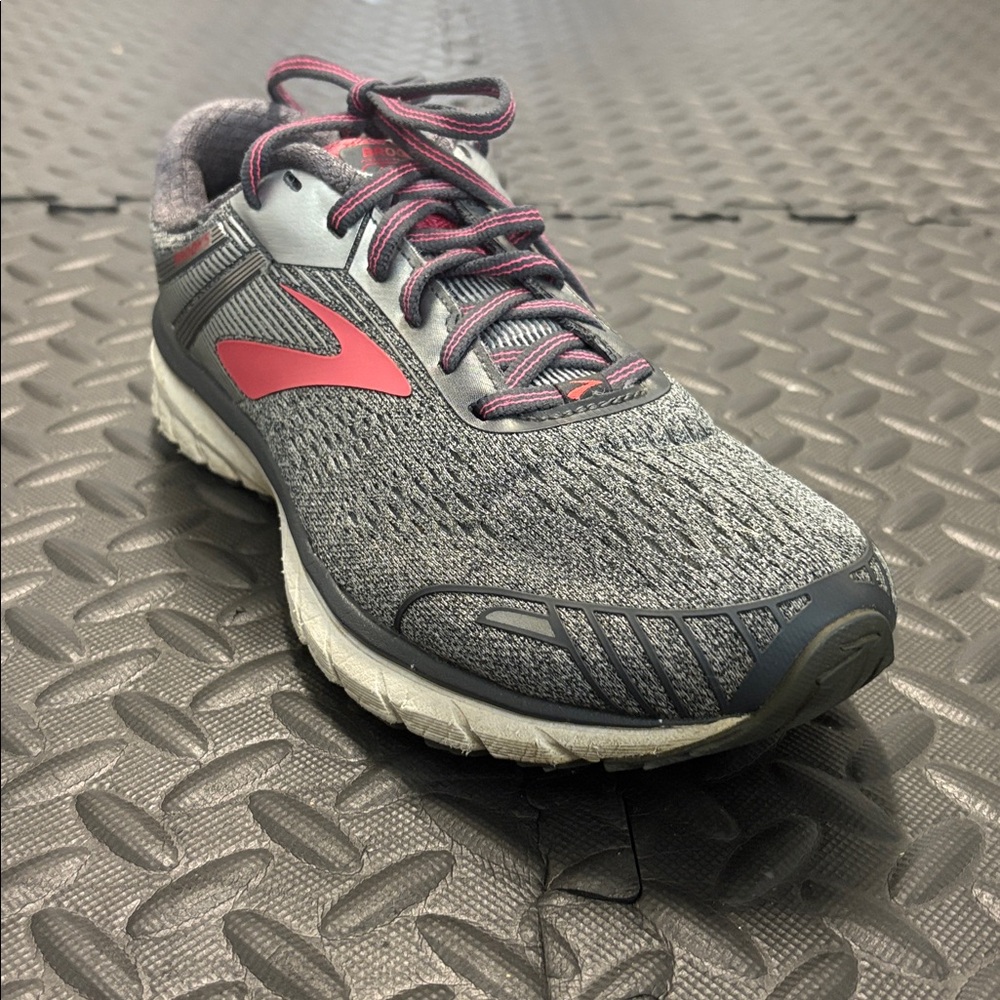 Brooks GTS 18 Women’s Sneakers size 8.5
